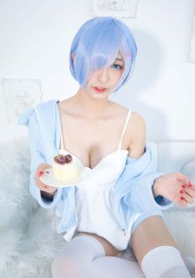秘书办公室摸她奶呻吟电影_HD超清在线观看